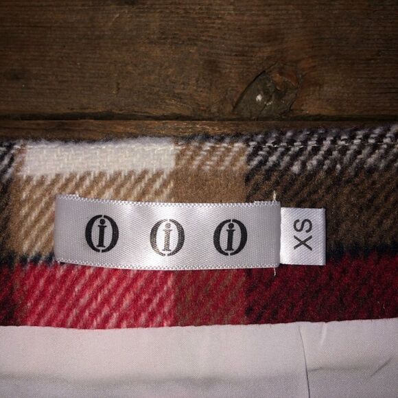 SET😍 plaid fleece skirt size Xs and Feathers top adjustable both NWOT - Picture 6 of 6